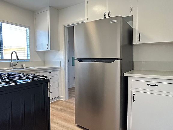 5th image of 82 College Dr #86