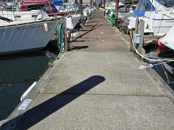 1000 SE Bay Blvd #M-125, Newport, OR 97365