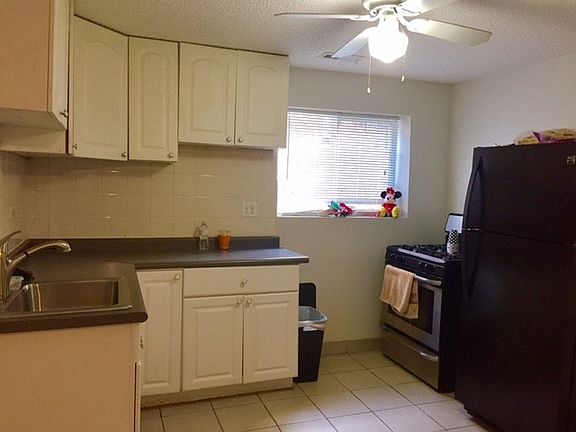 5th image of 2024 N Winchester Ave #G