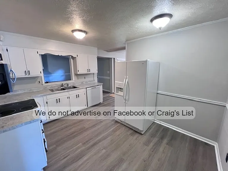 219 N Ingleside Dr — Photo 3