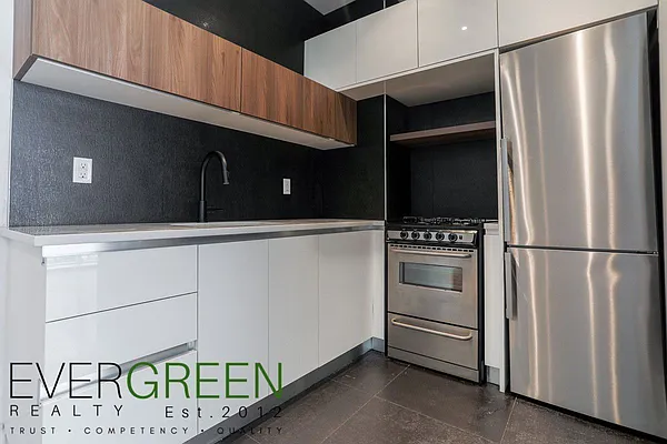 Rented by Evergreen Apartments BK | media 3
