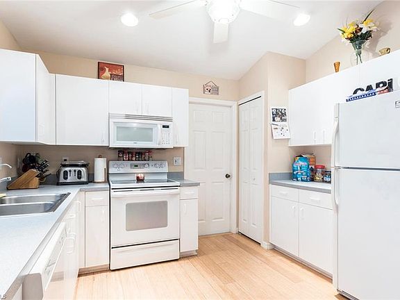 4th image of 2845 70th Ave NE