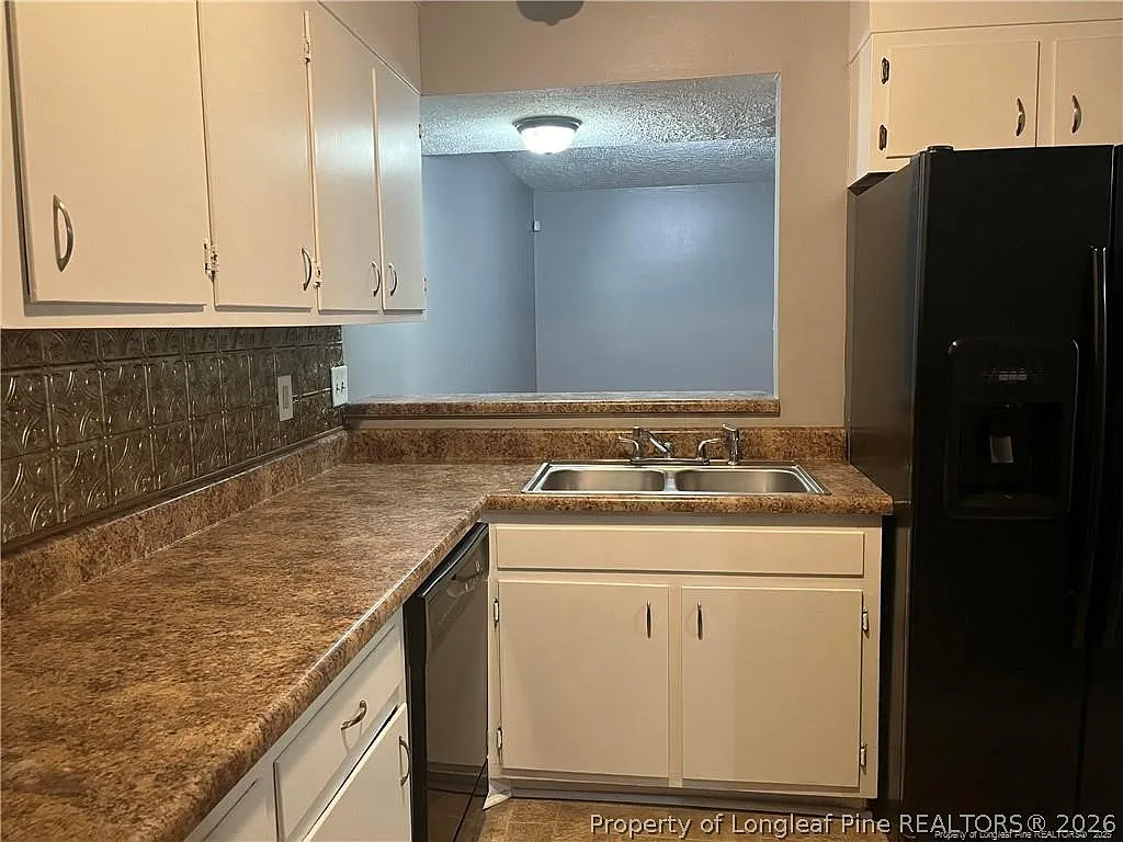 3 bed, 2.5 bath, 1179 sqft, $1,300 — Photo 4
