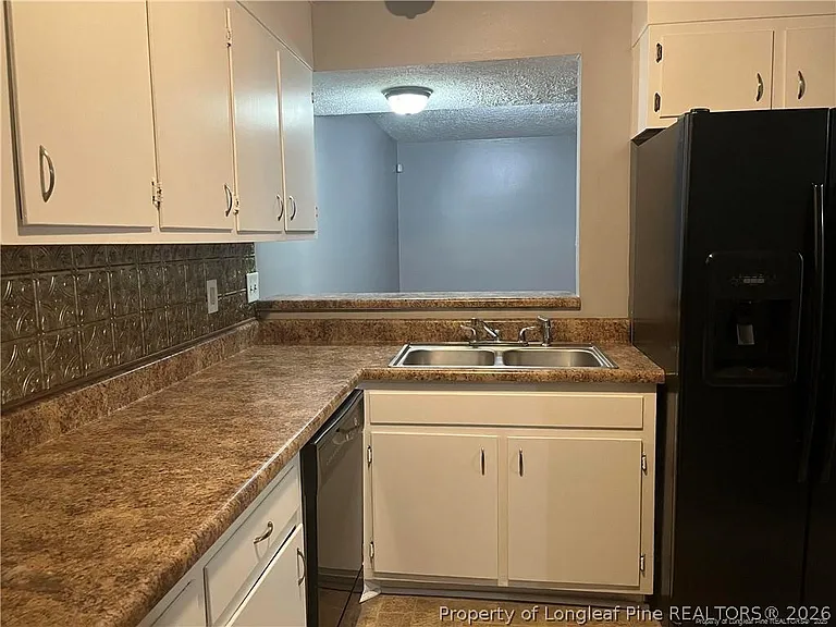 405 Kirkcaldy Ct — Photo 4