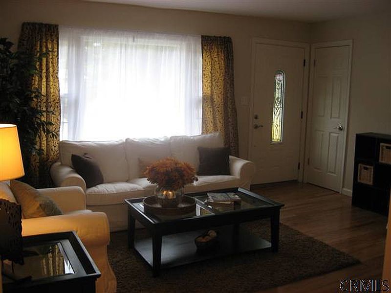 4th image of 5 MAYFLOWER Drive