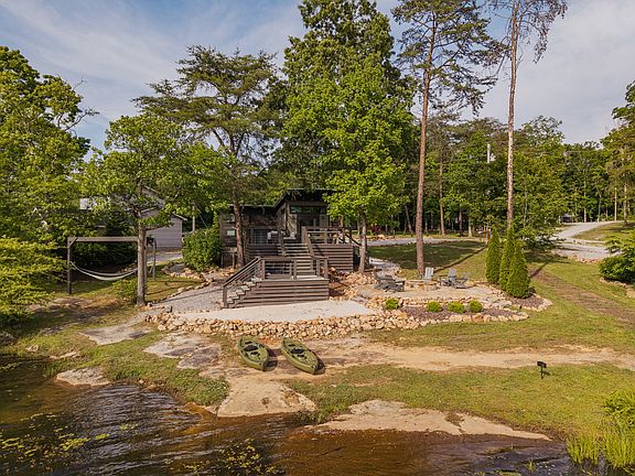 4th image of 19 Lillypad Ln