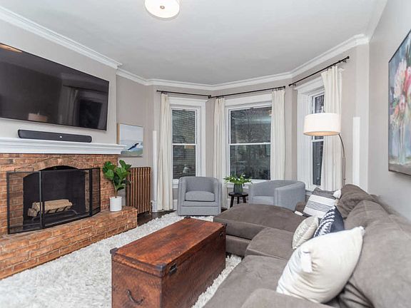 3rd image of 3808 N Pine Grove Ave APT 2N