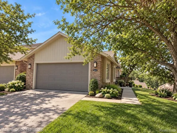 5663 Hillcrest Cir E #64, West Bloomfield, MI 48322