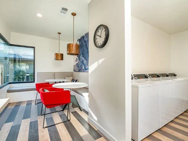 Woodcrest Apartments — Photo 8
