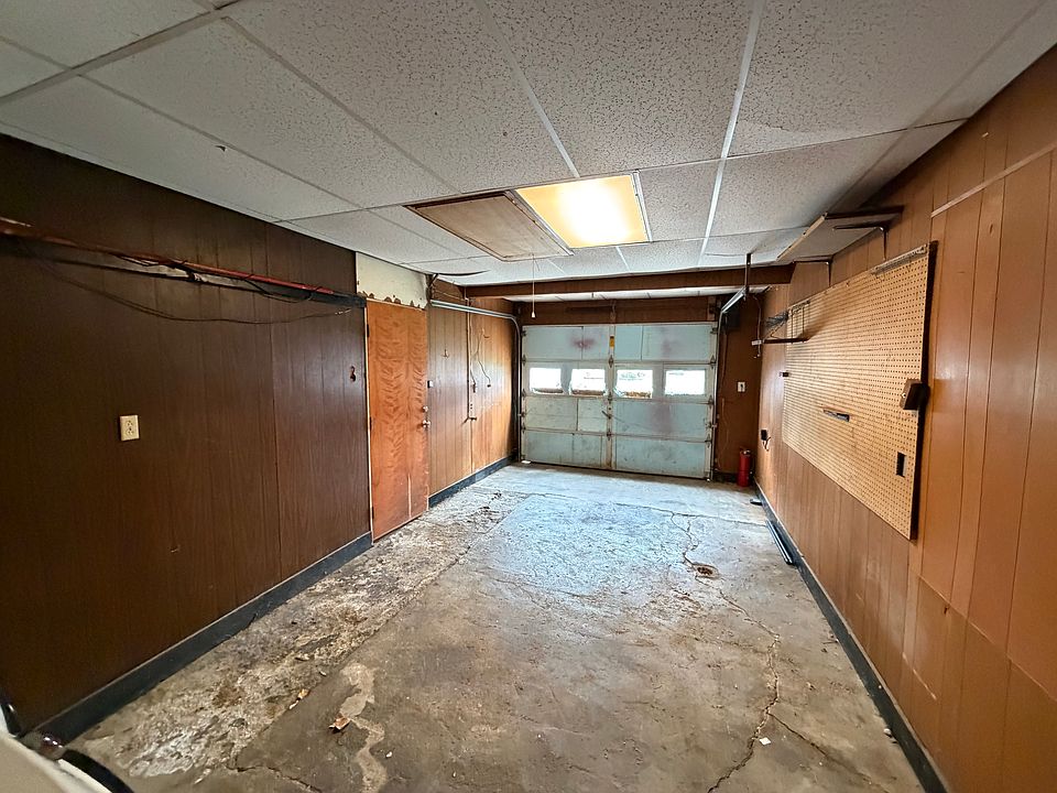 1st image of 705 W 13th St