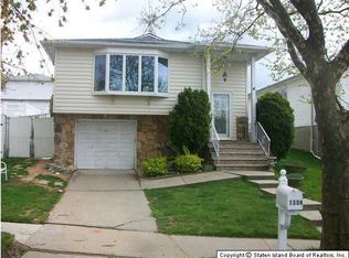 1304 Woodrow Rd, Staten Island, NY 10309