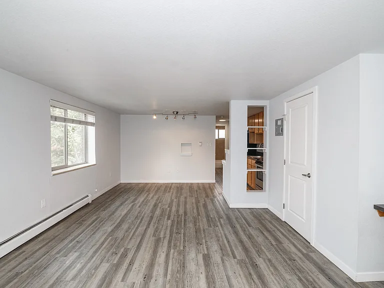 410 Delaware St — Photo 46