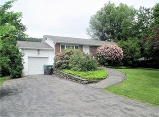 16 Merriewold Ln N, Monroe, NY 10950