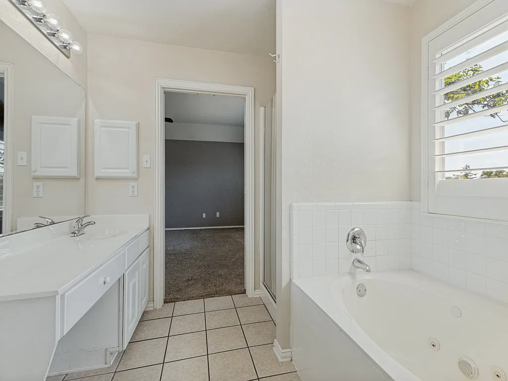 4 bed, 2.5 bath, 2370 sqft, $2,750 — Photo 4