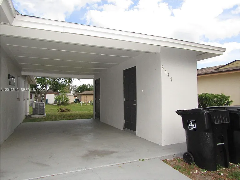 2447 Messina Ave — Photo 3