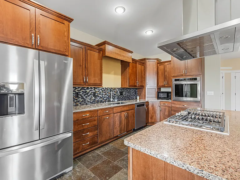 125 E Mountain Brook Ln — Photo 9