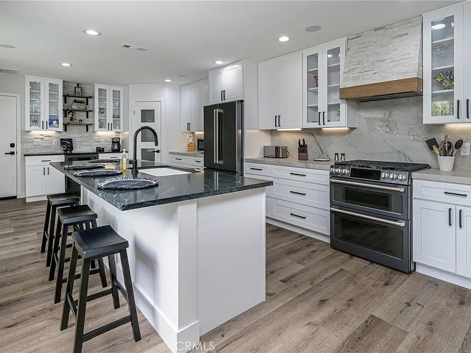 34051 Violet Lantern St