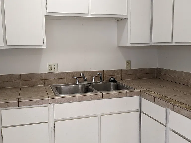 602 Roma Ct #A — Photo 4