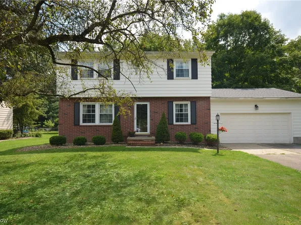 1058 Maple St, Tallmadge, OH 44278