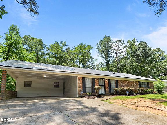 3rd image of 3011 Oak Dr