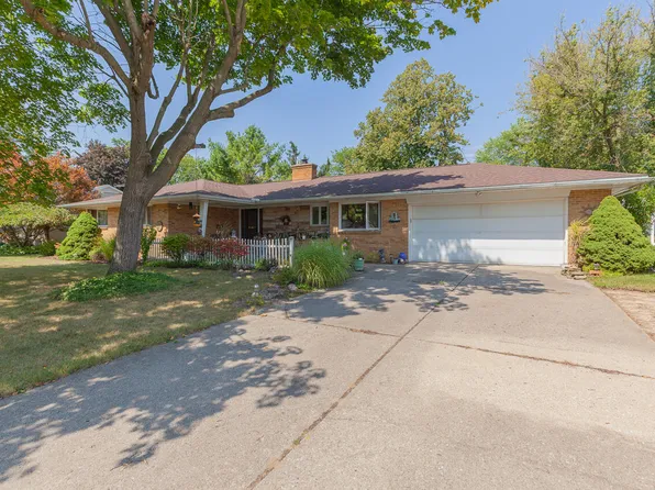 916 Hillcrest Dr, Adrian, MI 49221
