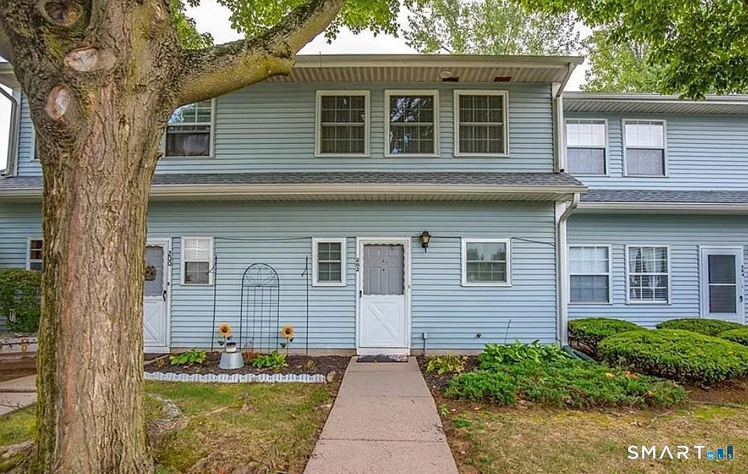 2 bed, 1.5 bath, 1292 sqft, $2,800 — Photo 1