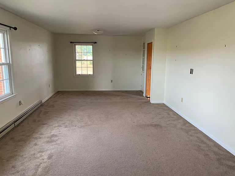 51 Hillcrest View Rd — Photo 4