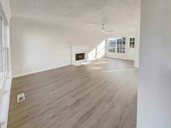 4th image of 701 Amhearst Ct