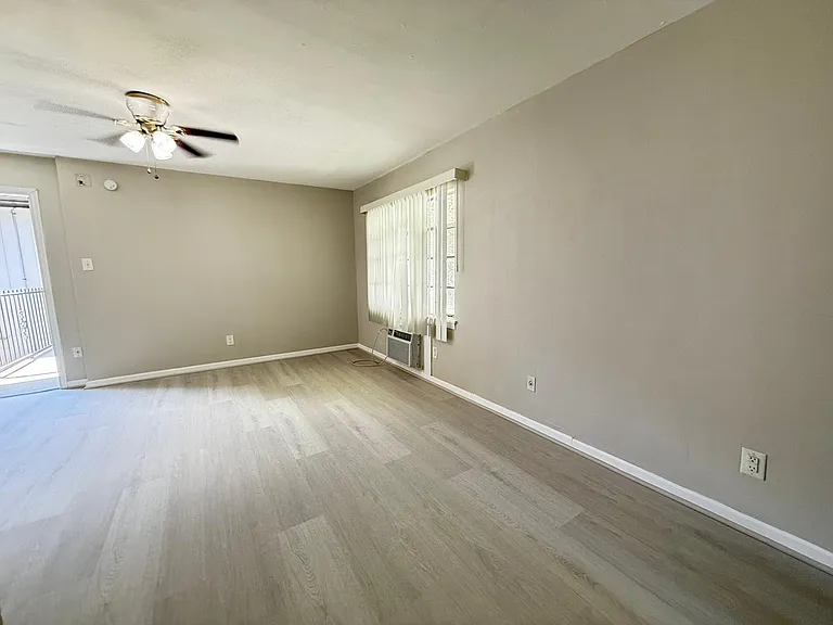 2501 Yoakum Blvd #15 — Photo 10