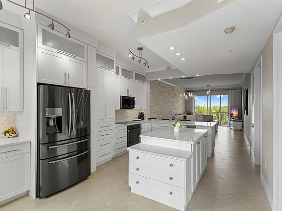 2nd image of 3500 Oaks Clubhouse Drive #505