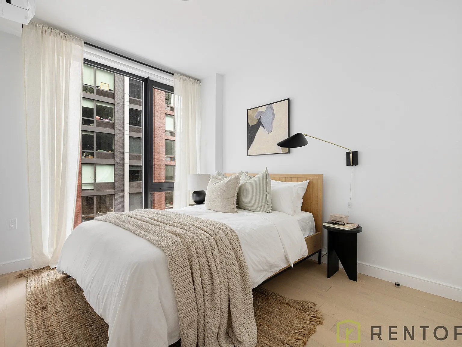 555 West 45th Street — Photo 4