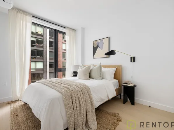 555 West 45th Street image 8 of 22