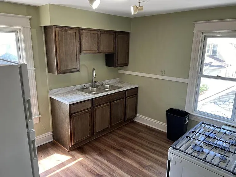 8 Rocket St — Photo 1
