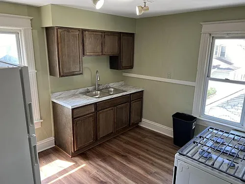 8 Rocket St Photo 1