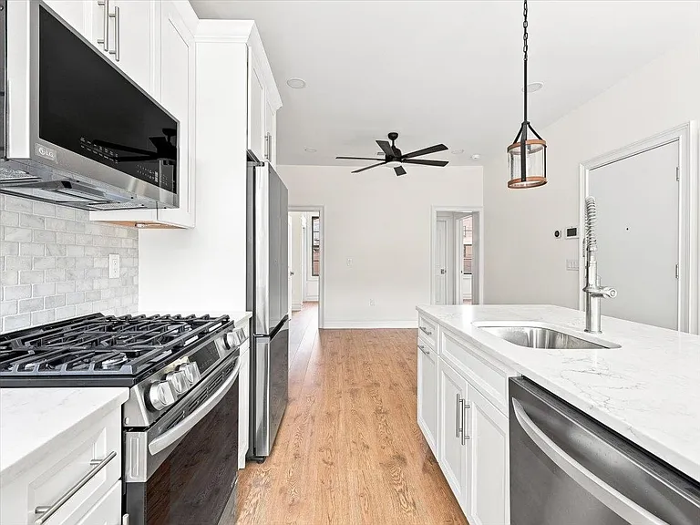 155 Grand St #2 — Photo 11