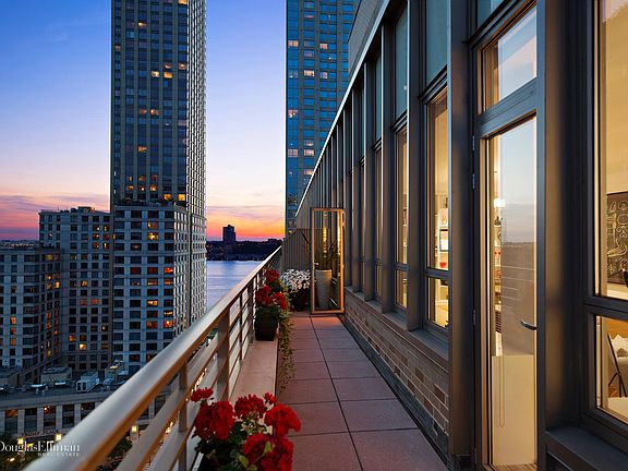 4th image of 315 W 70th St Penthouse A