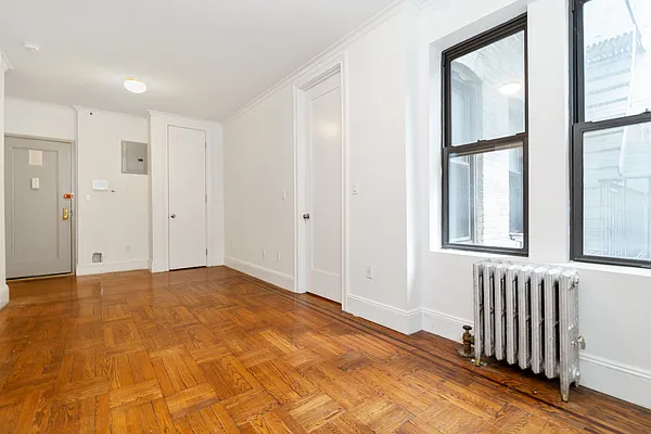 Rented by Emerson Realty NY LLC | media 4