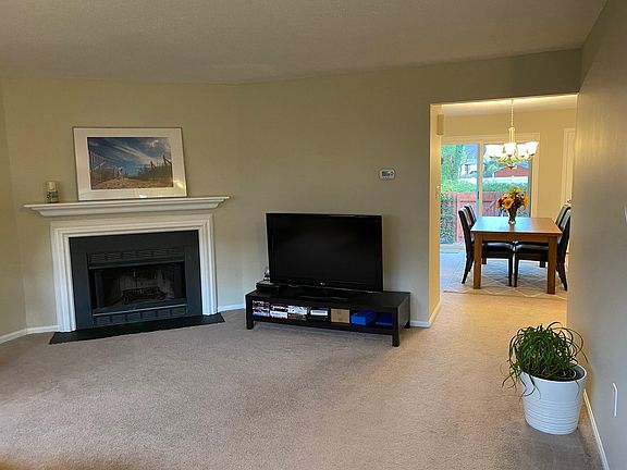 3rd image of E15 Carver Pl