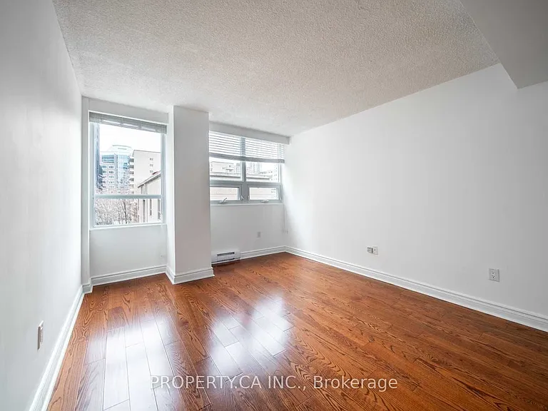 71 Charles St E #402 — Photo 15
