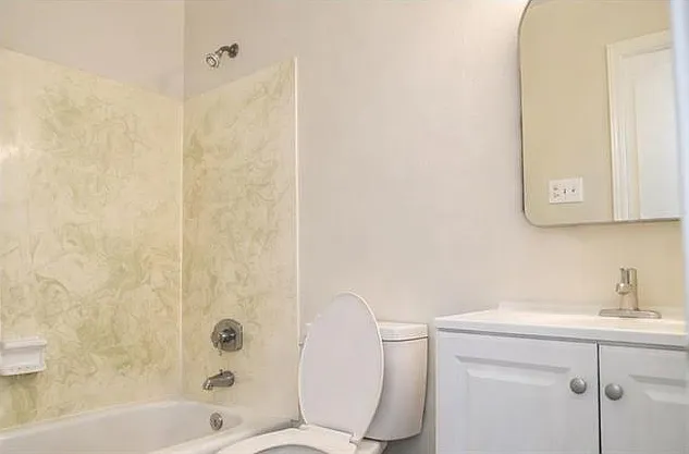 3 bed, 1.5 bath, 1750 sqft, $1,800 — Photo 4