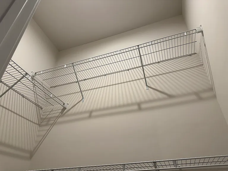 For rent: room with 1 window. Picture of closet.