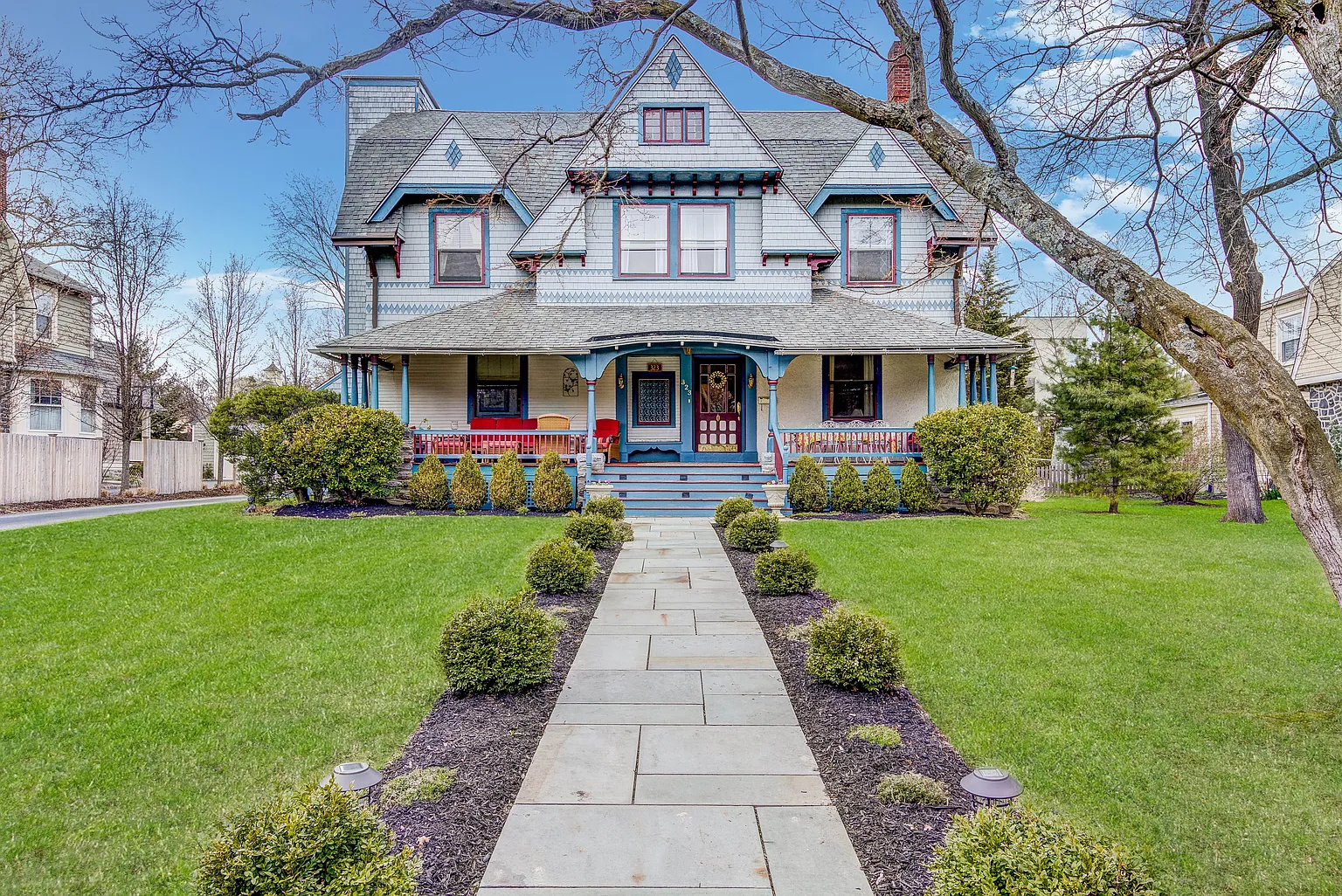 323 Midland Ave photo 1