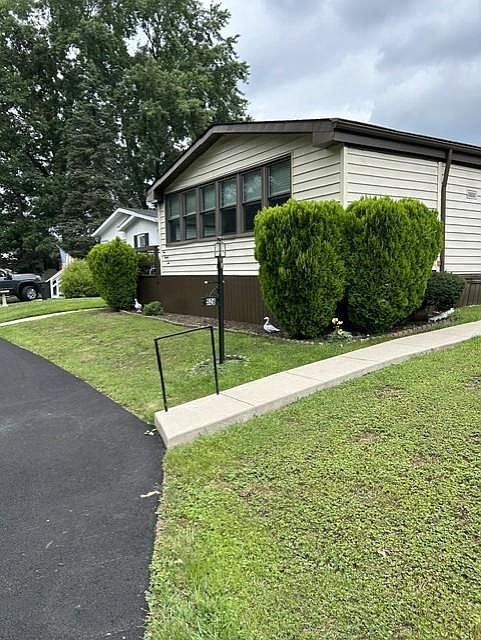 1st image of 526 Ramblewood Ln