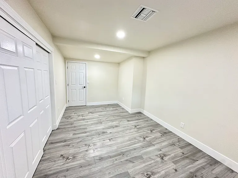 1103 N Maple St — Photo 19