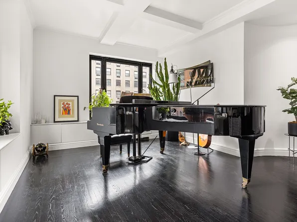 1045 Park Avenue image 9 of 18