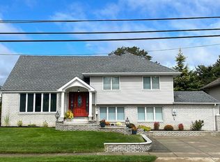 136 Irma Dr, Oceanside, NY 11572