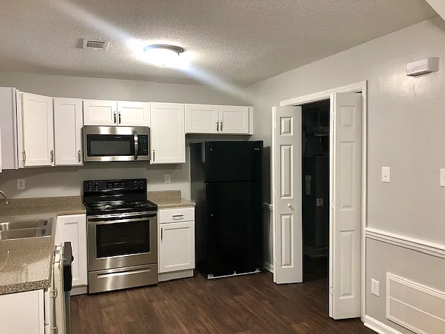 2 bed, 2.5 bath, 1200 sqft, $1,595 — Photo 2