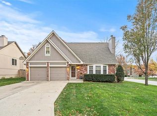 300 NE Golden Gate Ct, Blue Springs, MO 64014