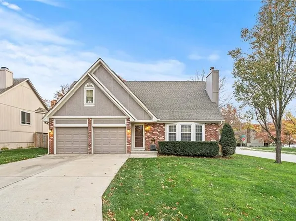300 NE Golden Gate Ct, Blue Springs, MO 64014