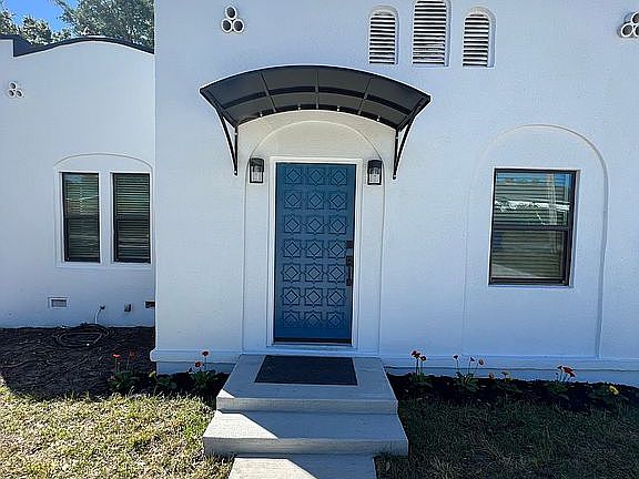 2nd image of 230 Avenue K NE